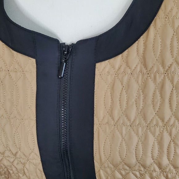 Chicos Women’s Size 3 (L/16) Tan Quilted Zip Up Lightweight Front Pockets Jacket - Picture 2 of 9